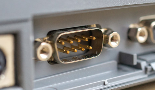 Cổng COM là gì? Các loại cổng COM Serial phổ biến & Ứng dụng nổi bật